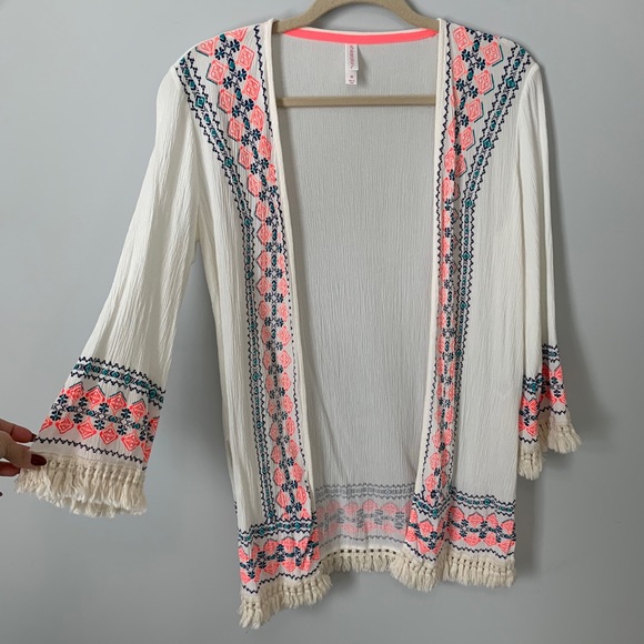 Kimono w/ Fringe - Picture 4 of 7